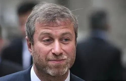 在上一轮意甲联赛前，罗马主帅穆里尼奥公开质疑裁判的能力，并因此受到足协检察官调查。